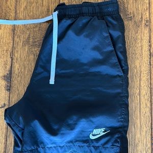 Men’s Nike shorts black size small